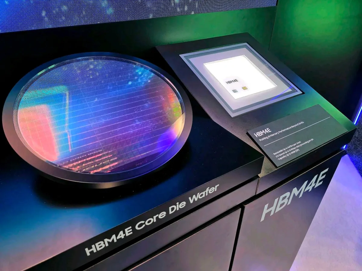 Megkezdte a HBM4E memóriák mintáinak szállítását az SK hynix